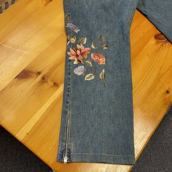 Vintage-Looking Together Floral Embroidered Blue Jeans Size 16 - Picture 3 of 6